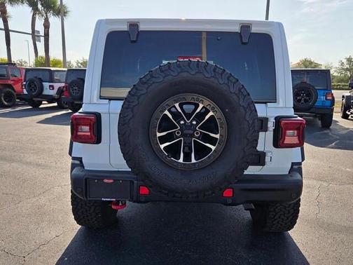 Bright White Clearcoat 2024 Jeep Wrangler Rubicon