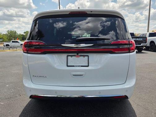 Bright White Clearcoat 2026 Chrysler Pacifica Select