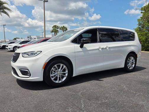 Bright White Clearcoat 2026 Chrysler Pacifica Select