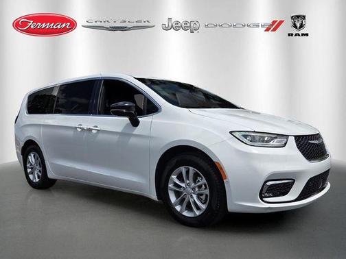 Bright White Clearcoat 2026 Chrysler Pacifica Select