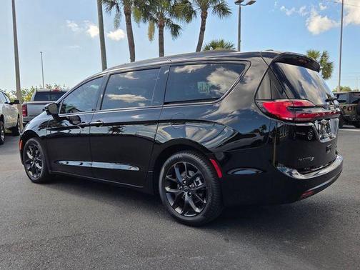 Diamond Black 2027 Chrysler Pacifica LIMITED