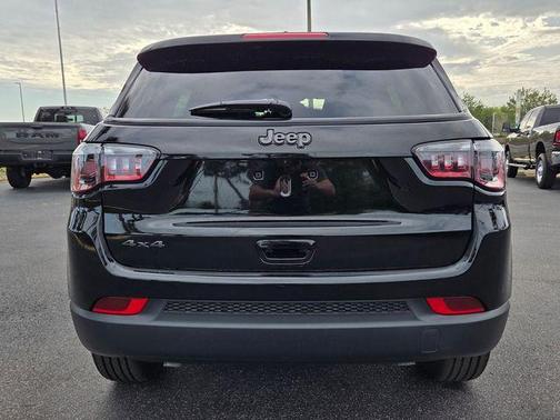 Diamond Black 2026 Jeep Compass Latitude