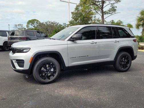 2025 Jeep Grand Cherokee Laredo