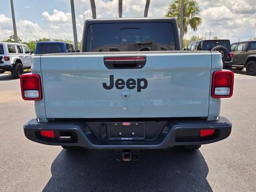 Earl Clearcoat 2023 Jeep Gladiator Sport