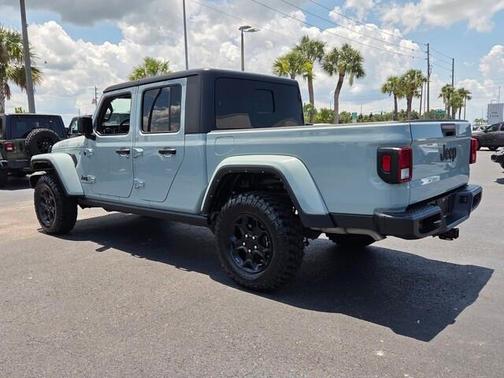 Earl Clearcoat 2023 Jeep Gladiator Sport
