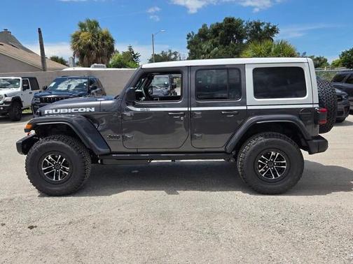 Granite Crystal Clearcoat Metallic 2026 Jeep Wrangler Rubicon