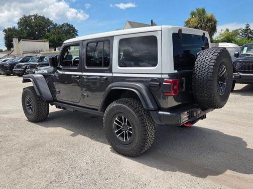 Granite Crystal Clearcoat Metallic 2026 Jeep Wrangler Rubicon