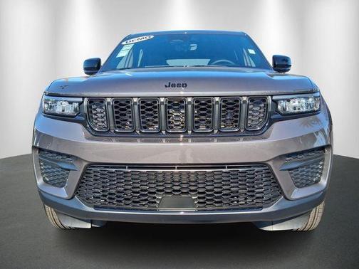 Metallic 2025 Jeep Grand Cherokee Laredo