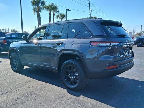 Metallic 2025 Jeep Grand Cherokee Laredo