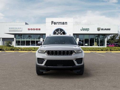 Silver Zynith 2026 Jeep Grand Cherokee Laredo