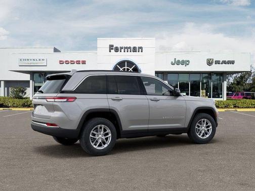 Silver Zynith 2026 Jeep Grand Cherokee Laredo