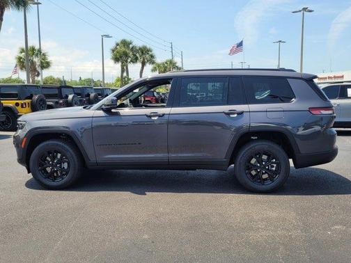 2025 Jeep Grand Cherokee L Laredo
