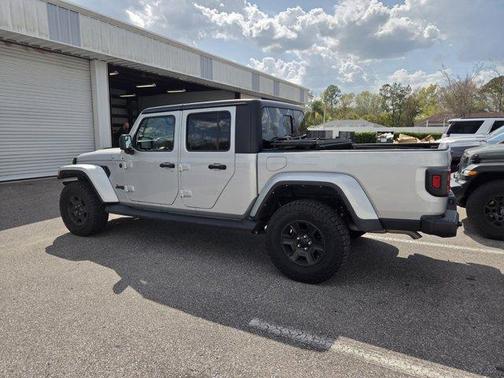 2022 Jeep Gladiator Sport