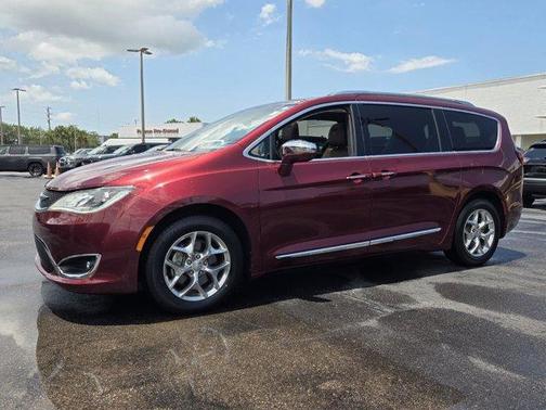 Velvet Red Pearlcoat 2018 Chrysler Pacifica Limited
