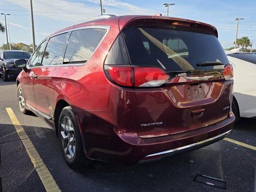 Velvet Red Pearlcoat 2018 Chrysler Pacifica Limited