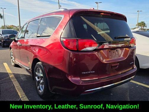 Velvet Red Pearlcoat 2018 Chrysler Pacifica Limited