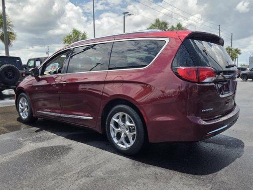 Velvet Red Pearlcoat 2018 Chrysler Pacifica Limited