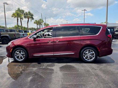 Velvet Red Pearlcoat 2018 Chrysler Pacifica Limited