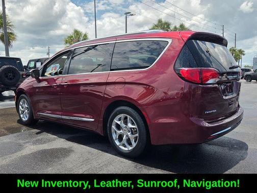 Velvet Red Pearlcoat 2018 Chrysler Pacifica Limited