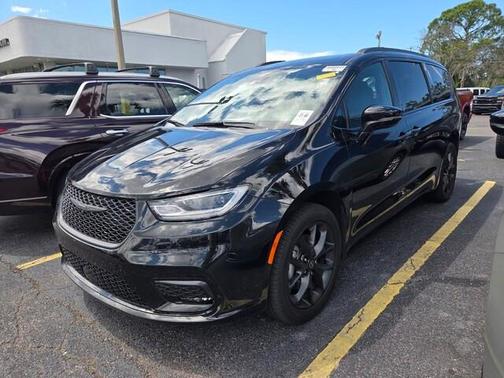 Diamond Black 2025 Chrysler Pacifica Limited