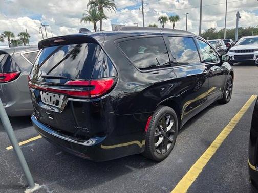 Diamond Black 2025 Chrysler Pacifica Limited