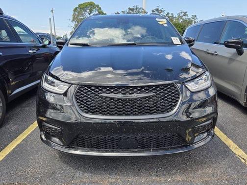 Diamond Black 2025 Chrysler Pacifica Limited