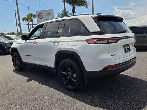 Bright White Clearcoat 2025 Jeep Grand Cherokee Laredo