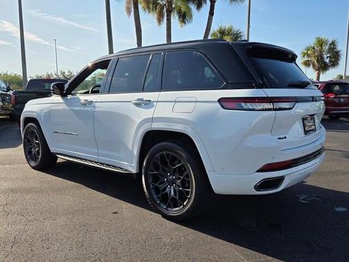 Bright White Clearcoat 2025 Jeep Grand Cherokee Summit