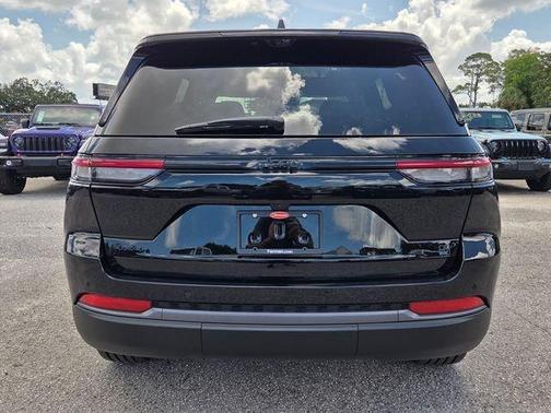 Diamond Black 2026 Jeep Grand Cherokee Sport