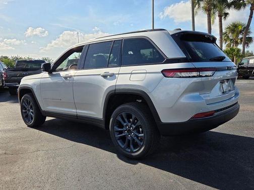 Silver Zynith 2026 Jeep Grand Cherokee Sport