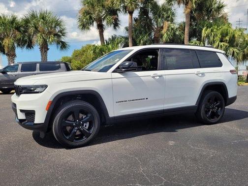 2022 Jeep Grand Cherokee L Laredo