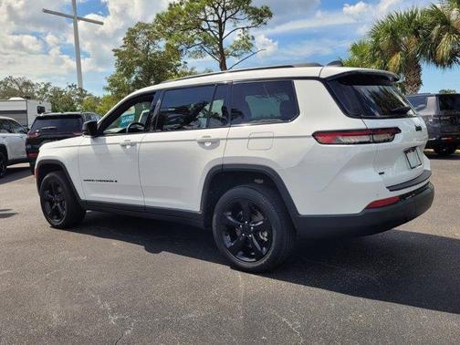 2022 Jeep Grand Cherokee L Laredo