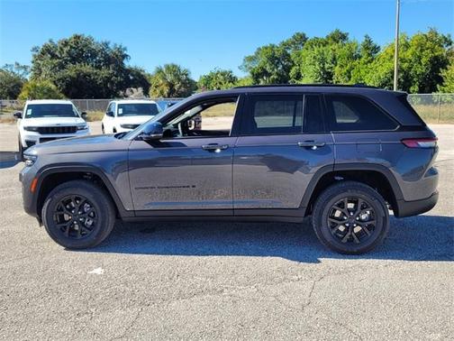 2025 Jeep Grand Cherokee Laredo
