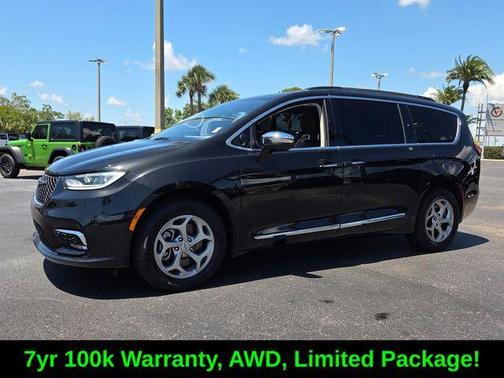 Brilliant Black Crystal Pearlcoat 2022 Chrysler Pacifica Limited