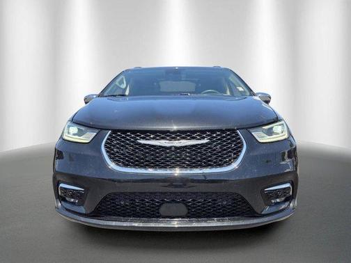Brilliant Black Crystal Pearlcoat 2022 Chrysler Pacifica Limited