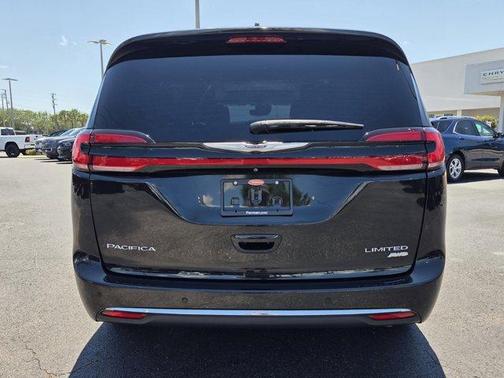 Brilliant Black Crystal Pearlcoat 2022 Chrysler Pacifica Limited