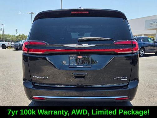 Brilliant Black Crystal Pearlcoat 2022 Chrysler Pacifica Limited