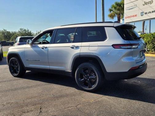 2023 Jeep Grand Cherokee L Laredo