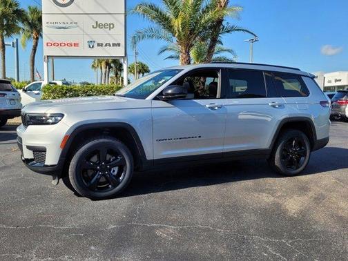 2023 Jeep Grand Cherokee L Laredo
