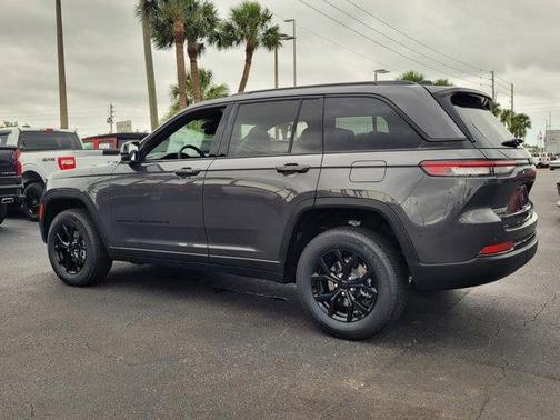 2025 Jeep Grand Cherokee Laredo