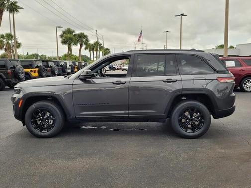 2025 Jeep Grand Cherokee Laredo