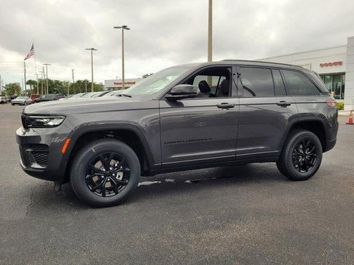 2025 Jeep Grand Cherokee Laredo
