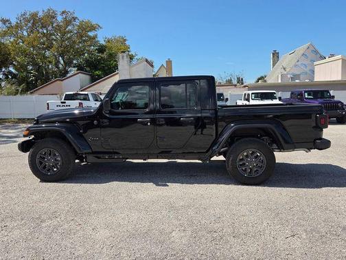 Black Clearcoat 2026 Jeep Gladiator Sport