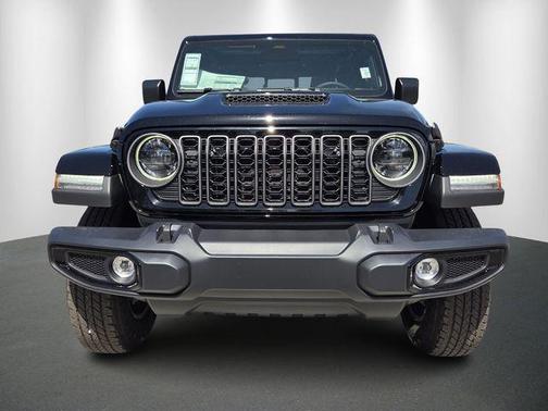 Black Clearcoat 2026 Jeep Gladiator Sport