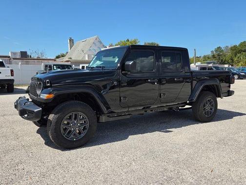 Black Clearcoat 2026 Jeep Gladiator Sport