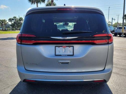 2023 Chrysler Pacifica Touring-L