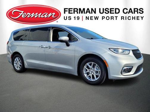 2023 Chrysler Pacifica Touring-L