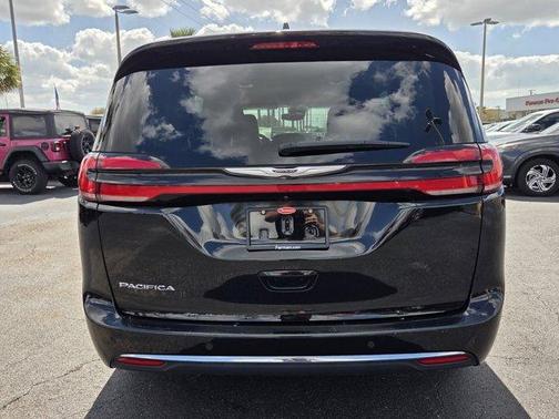 2024 Chrysler Pacifica Touring-L