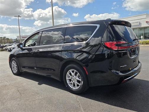 2024 Chrysler Pacifica Touring-L