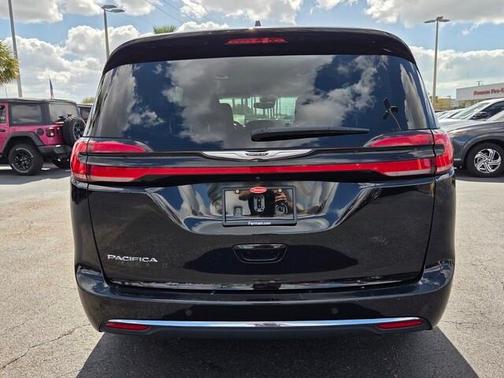 2024 Chrysler Pacifica Touring-L